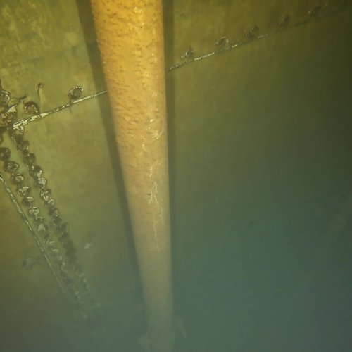 Sprinklertank-Inspektion: Stahltank, 15 Jahre – Rohrschellen Flansche Schwere Ablagerungen Bodensicht